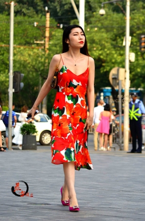 8-16吊带红裙，约会洋人
