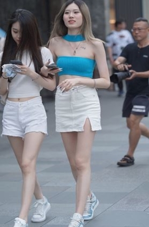 性感的白裙抹胸美女(74P)