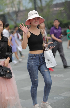紧牛美眉