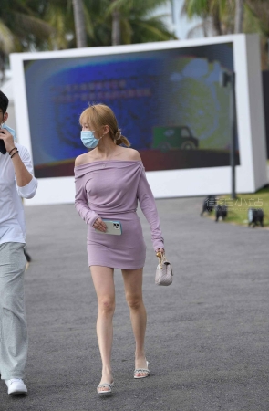 时尚紫色裙美女