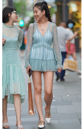 <strong>连衣裙妹子(28P)[541M/JPG]</strong>