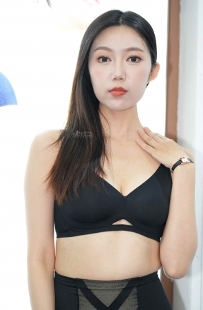 内衣模特