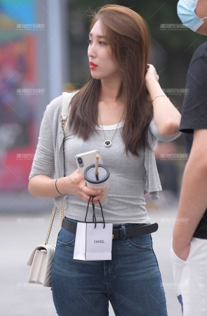 牛仔裤美女