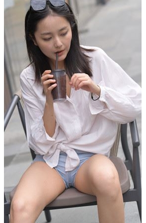 热裤美女【套图+视频】