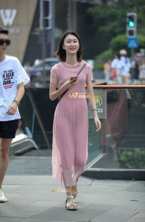 迷人甜美的高挑长裙美女