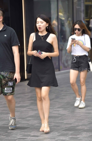 连衣裙、凉高美女