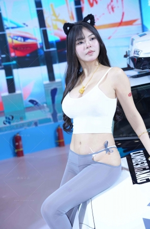 性感微胖车模美眉 【图片➕视频】