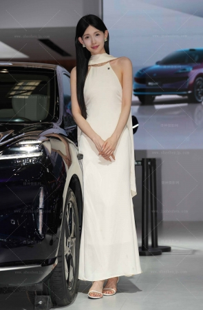 凉高模特长相出众70P