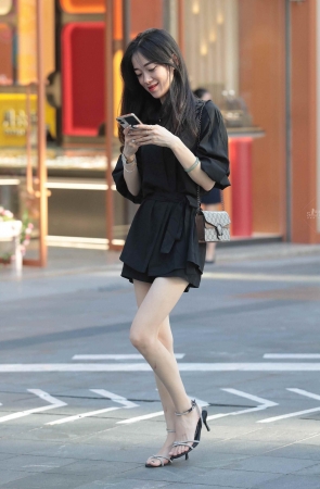 黑裙街拍高跟shaofu