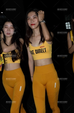 性感黄色紧身裤美女