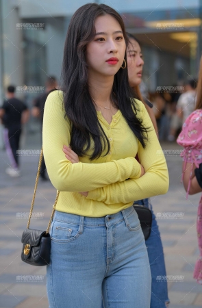 饱满紧牛小妹