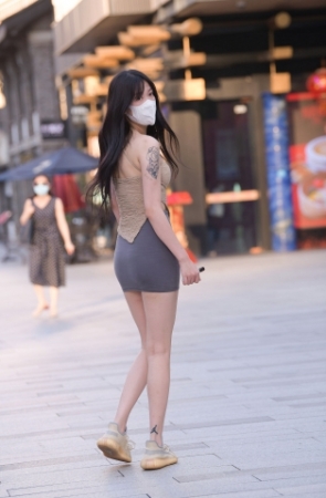 超短包臀裙长腿女孩