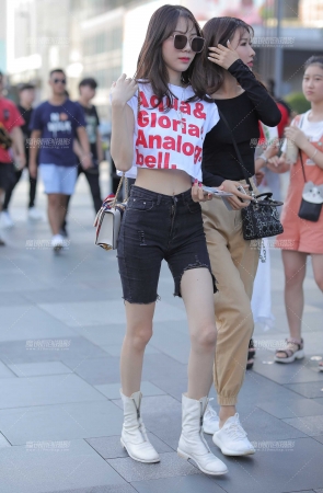 时尚辣妹