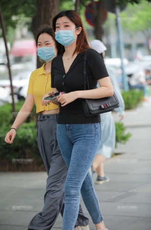丰满蓝牛小妹