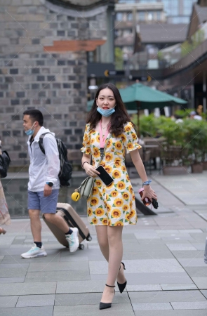 满是花花的裙子