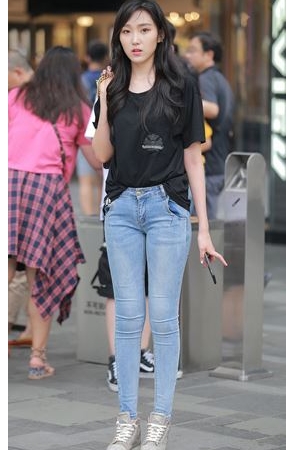 漂亮的牛仔紧身裤美女(40P)