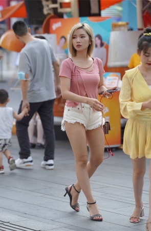 粉白靓丽青春时尚