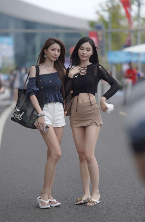 魅力精致靓丽姐妹