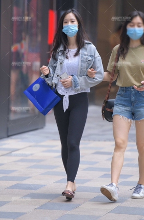 气质紧身美女