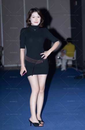 LB415-77P 成都车展 -搭讪丰满大白腿少妇