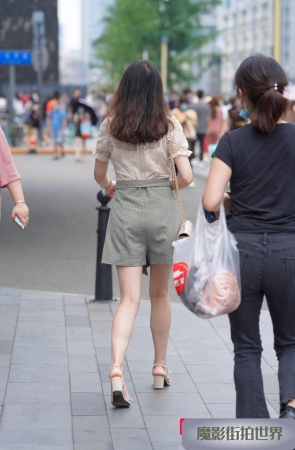 自信满满的长腿美女3A1802[354M]