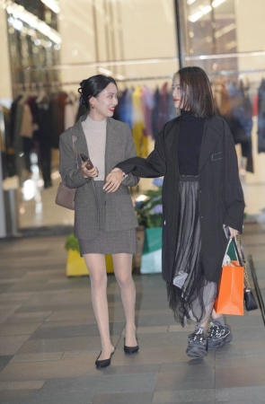 优雅西服套装 [45P-728MB]