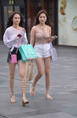 街拍气质的姐妹花