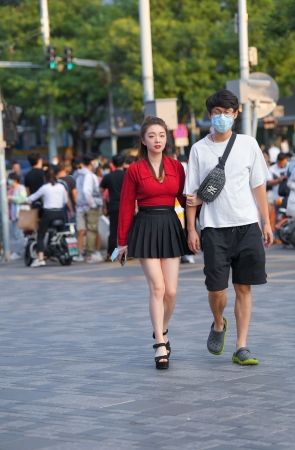 黑色百褶裙小姐姐