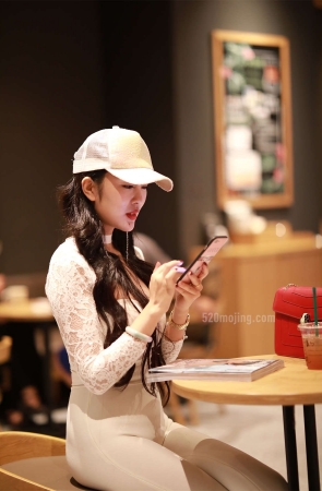 超高清丰腴爆乳紧身模拍美女原图
