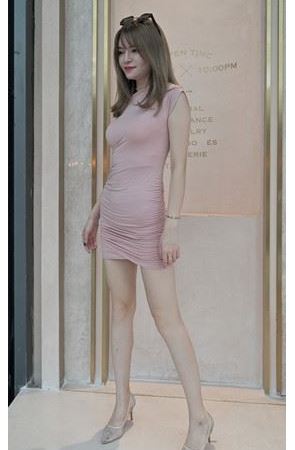 紧身连体粉裙美女(17P)