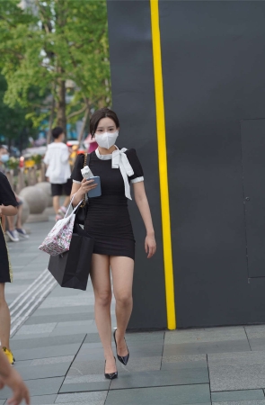 简约黑色修身裙