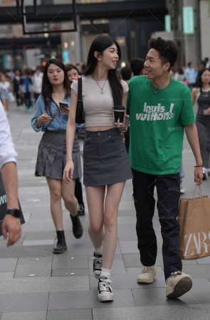 高妹子的穿搭240314-18-72 15P