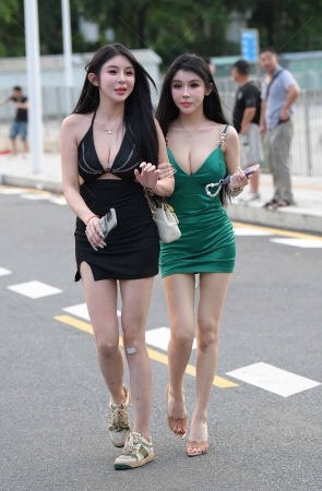 24713-3=104√性感美胸美腿美足美女 13P