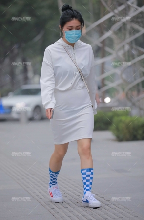 性感白色包臀裙