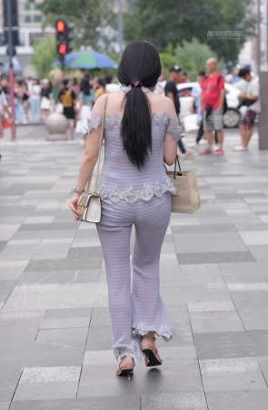回复消息的小姐姐