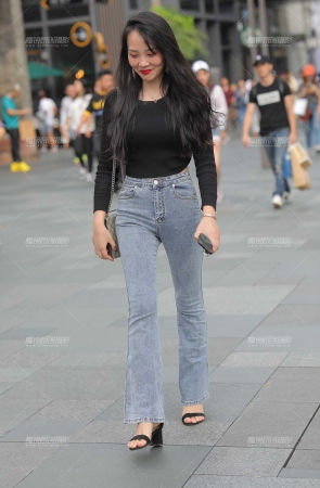 紧牛美女