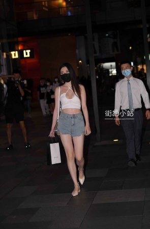 另一个版本的热牛美眉