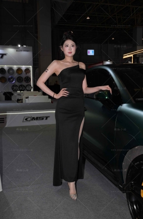 黑色开叉长裙下的rou丝腿~