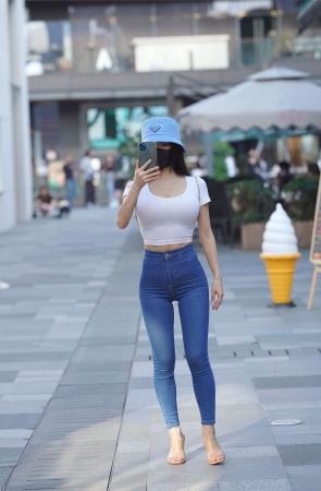 紧牛高跟好身材