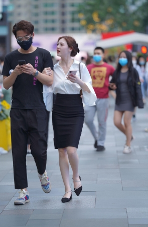 黑色职业裙美女