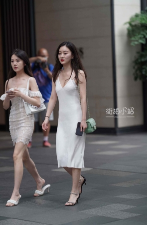 吊带白裙姐姐