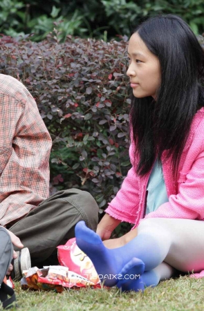 妖艳的渐变色丝袜还是第一次见