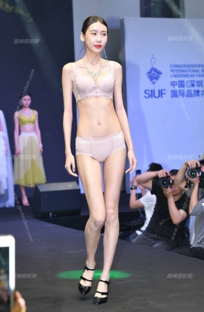 23419-17=38√苗条淑女内衣模特 15P