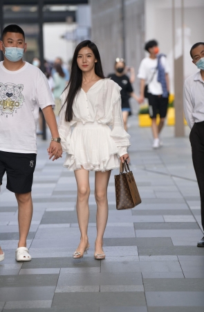 2274-7+109白皙美腿靓丽女友