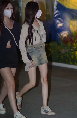 青春靓丽姐妹花