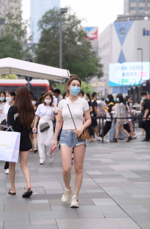 青春热裤女孩