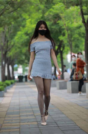 黑丝包臀裙小姐姐