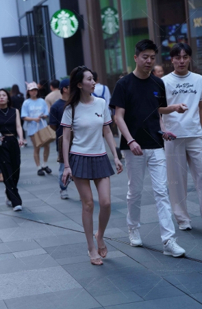街拍百褶JK短裙小姐姐