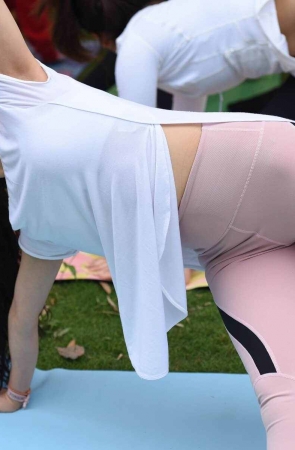 粉色瑜伽裤