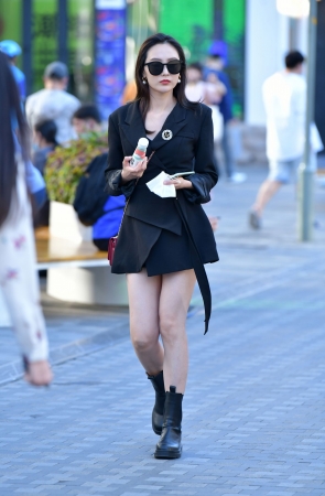 戴着墨镜的气质小姐姐